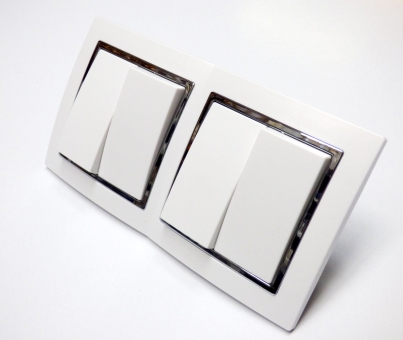 Levina S weiß 2er Rahmen 2x Serienschalter silberner Zierring