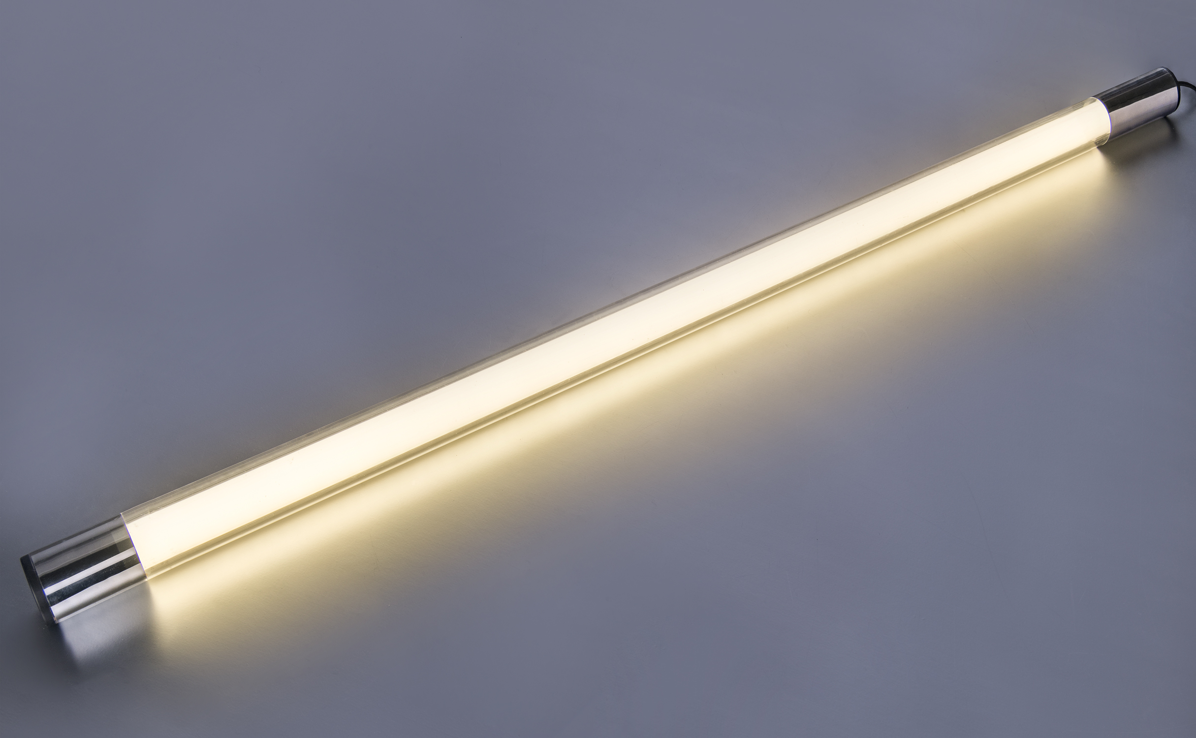 LED Leuchtstab 10 Watt 800 Lumen 63 cm IP44 Außenbereich warmweiß bruchsicher
