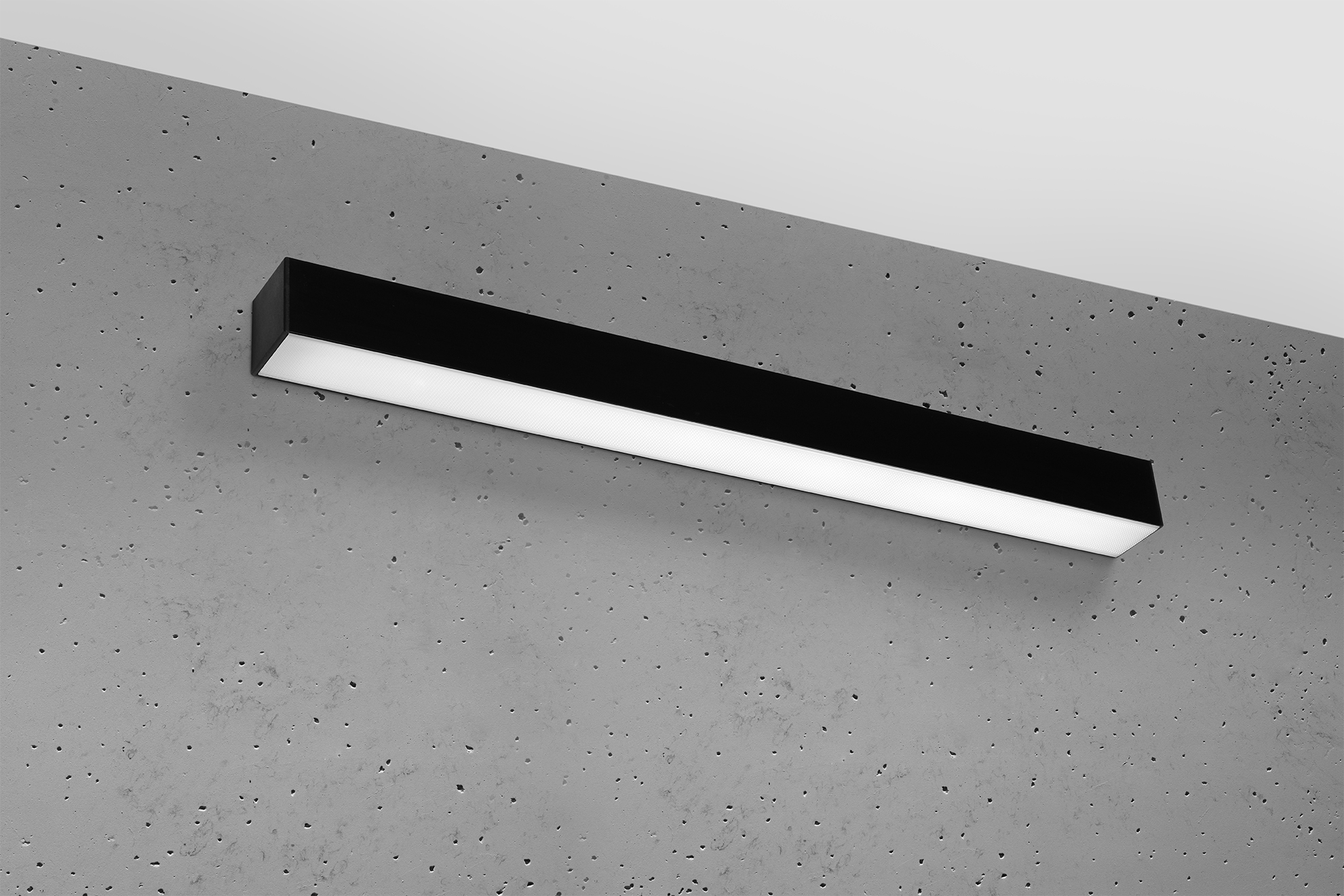 Korridor Wandlampe LED 67cm schwarz Aluminium inkl. LED 17 Watt warmweiß 67  cm | LichtED.de - LED Lampen und Beleuchtung